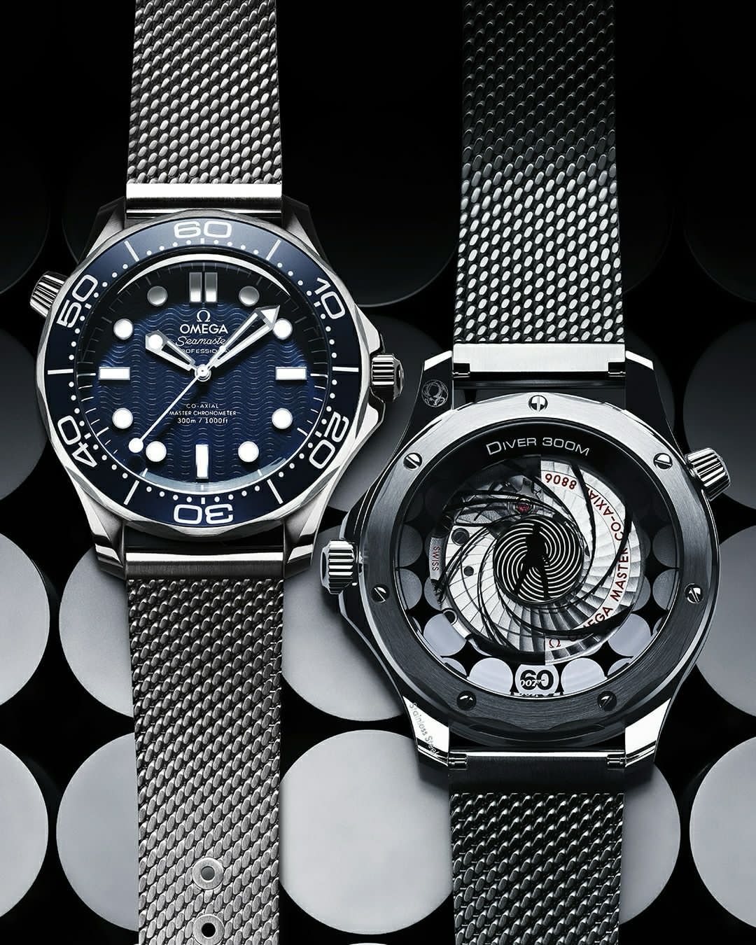 Omega Seamaster 007 Diver 300M  Silver Black Dial Metal watch